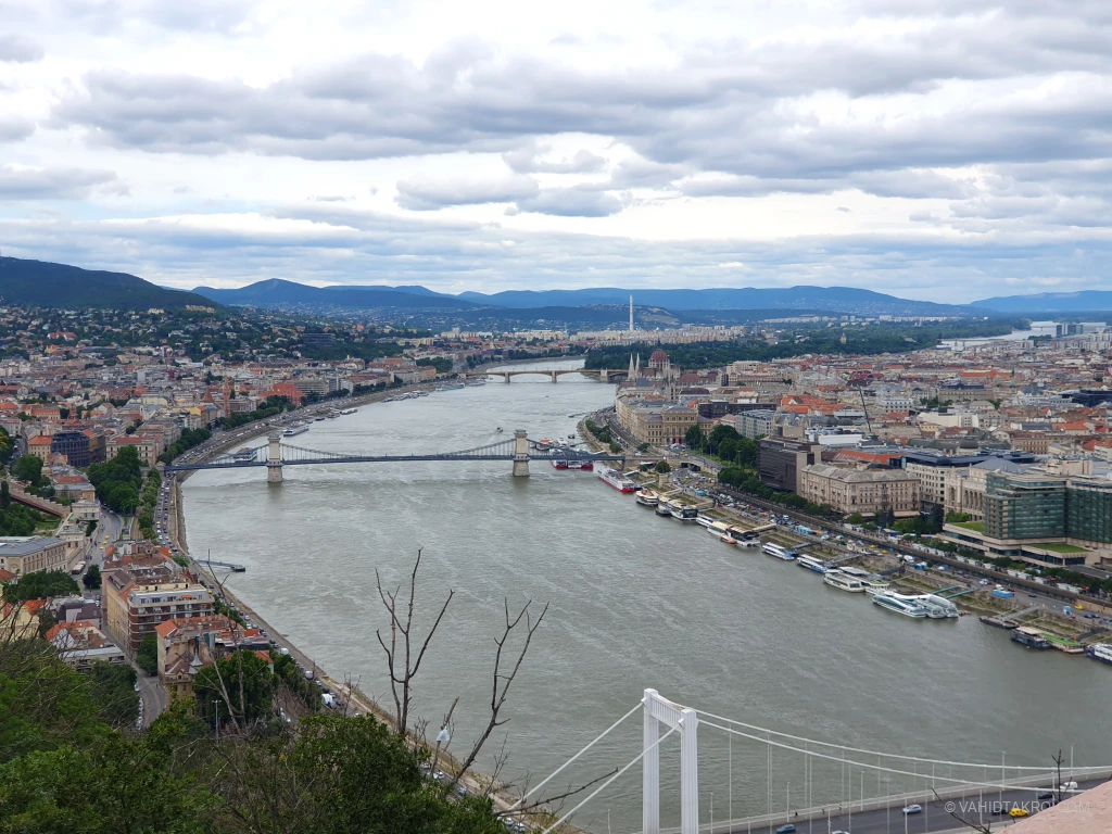 budapest-gellert-hill-vahidtakro-06.webp