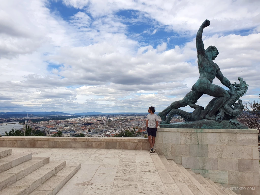 budapest-gellert-hill-vahidtakro-07.webp