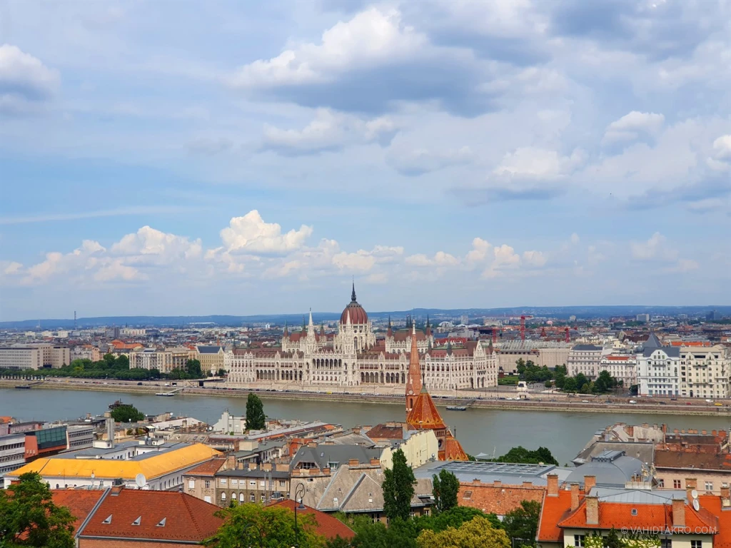 budapest-parliament-vahidtakro.webp