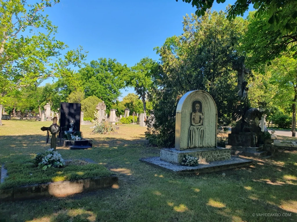 bajor-andr-s-tomb-vahidtakro.webp