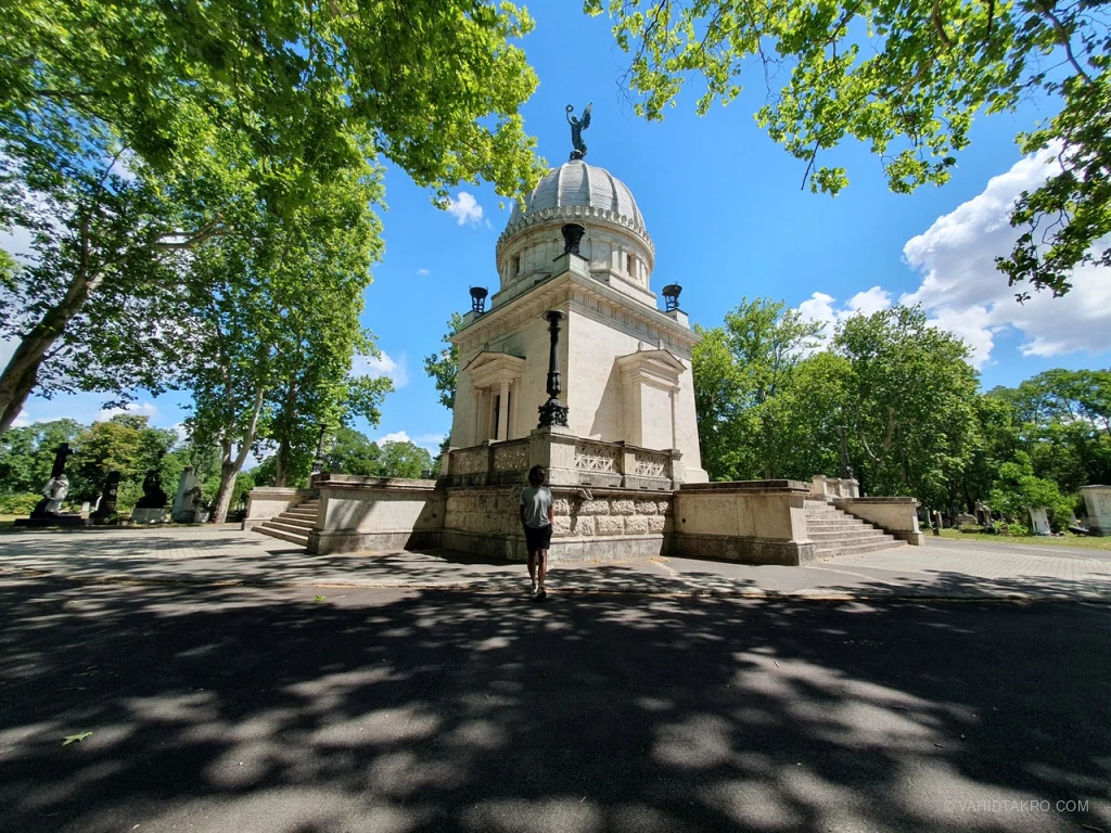 ferenc-de-k-tomb-vahidtakro-2.webp
