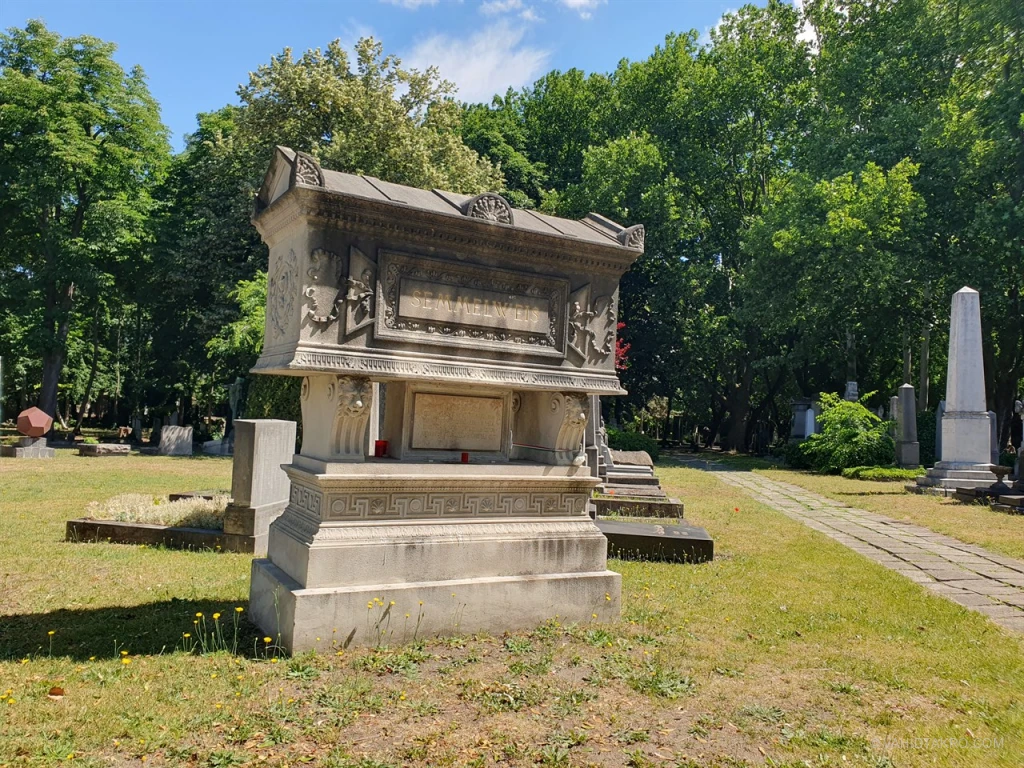 ignaz-semmelweis-tomb-vahidtakro.webp