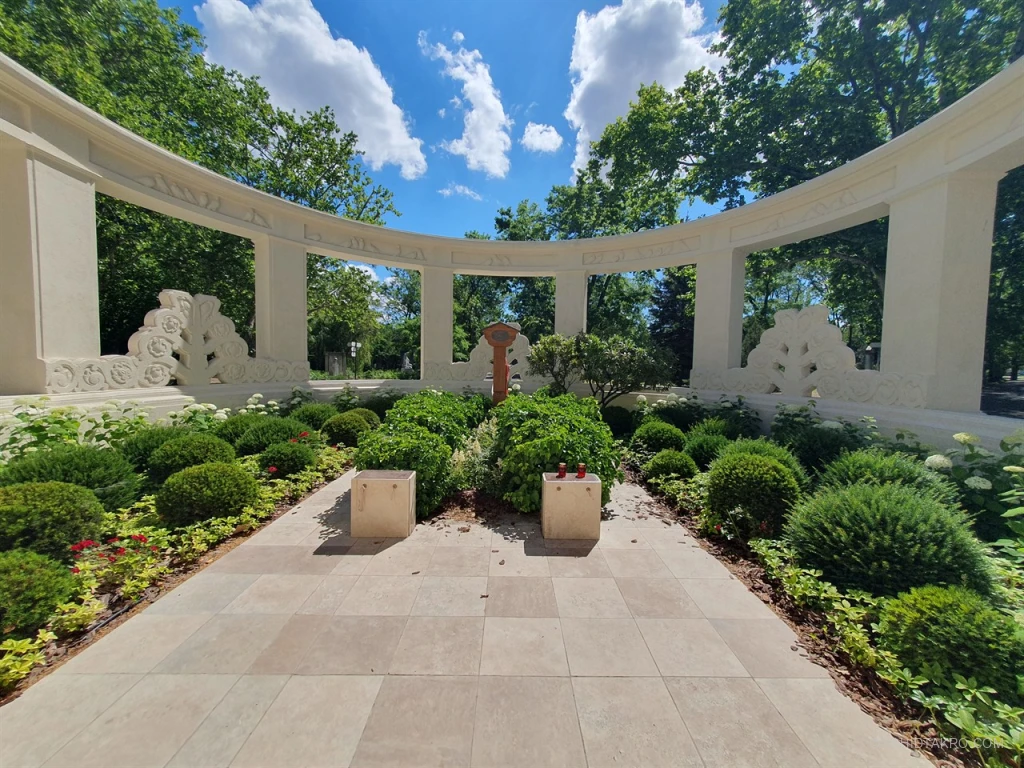 m-r-j-kai-tomb-vahidtakro.webp