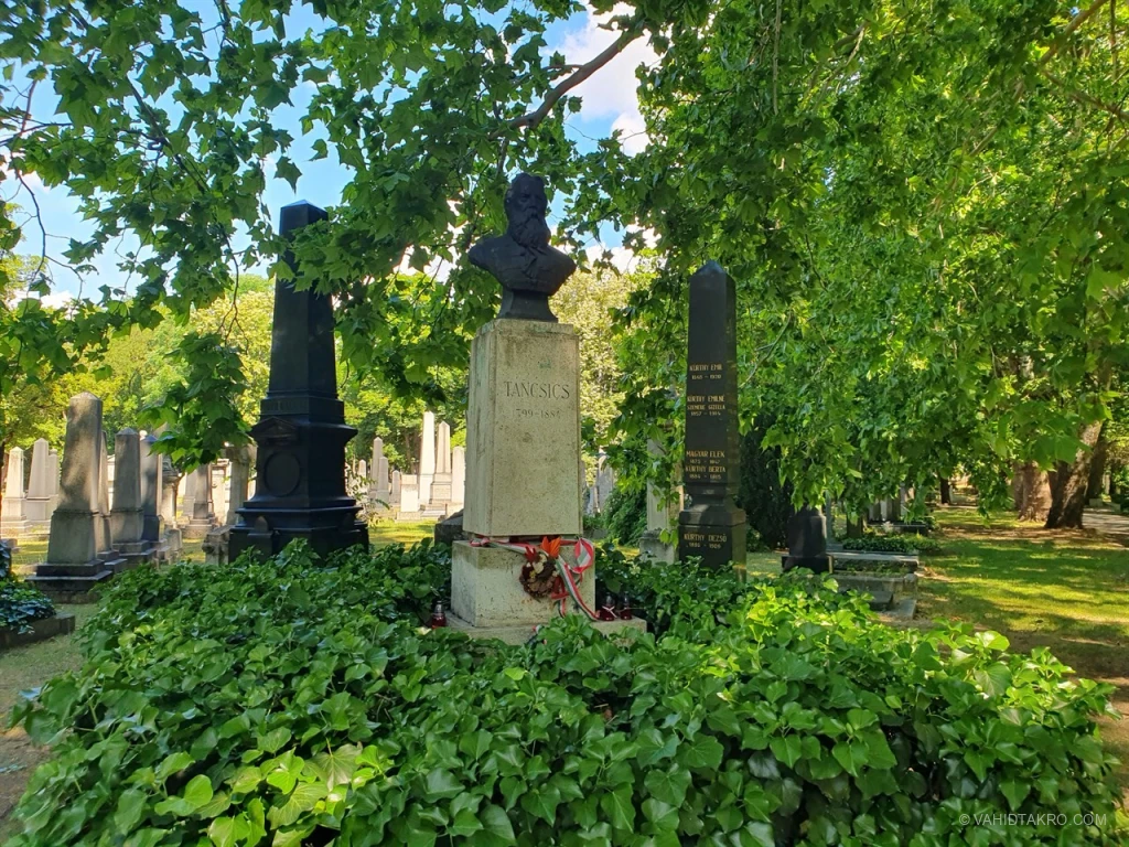 mih-ly-t-ncsics-tomb-vahidtakro.webp