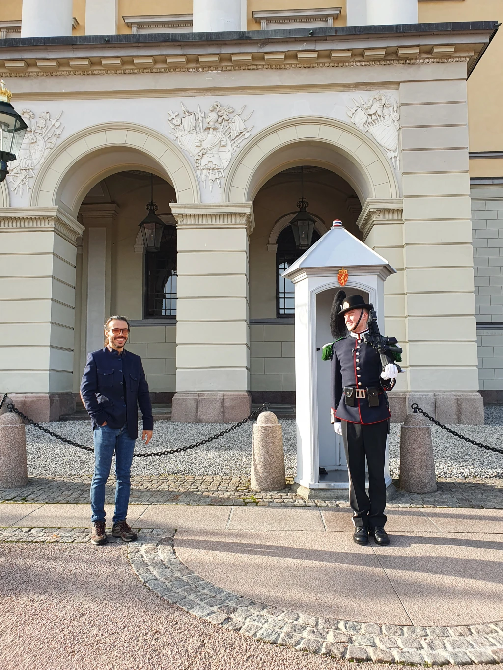 his-majesty-the-king-guard-oslo-norway-vahidtakro.webp